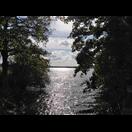 Blick auf den großen mittelalterlichen Stausee „Haderslev Dam“